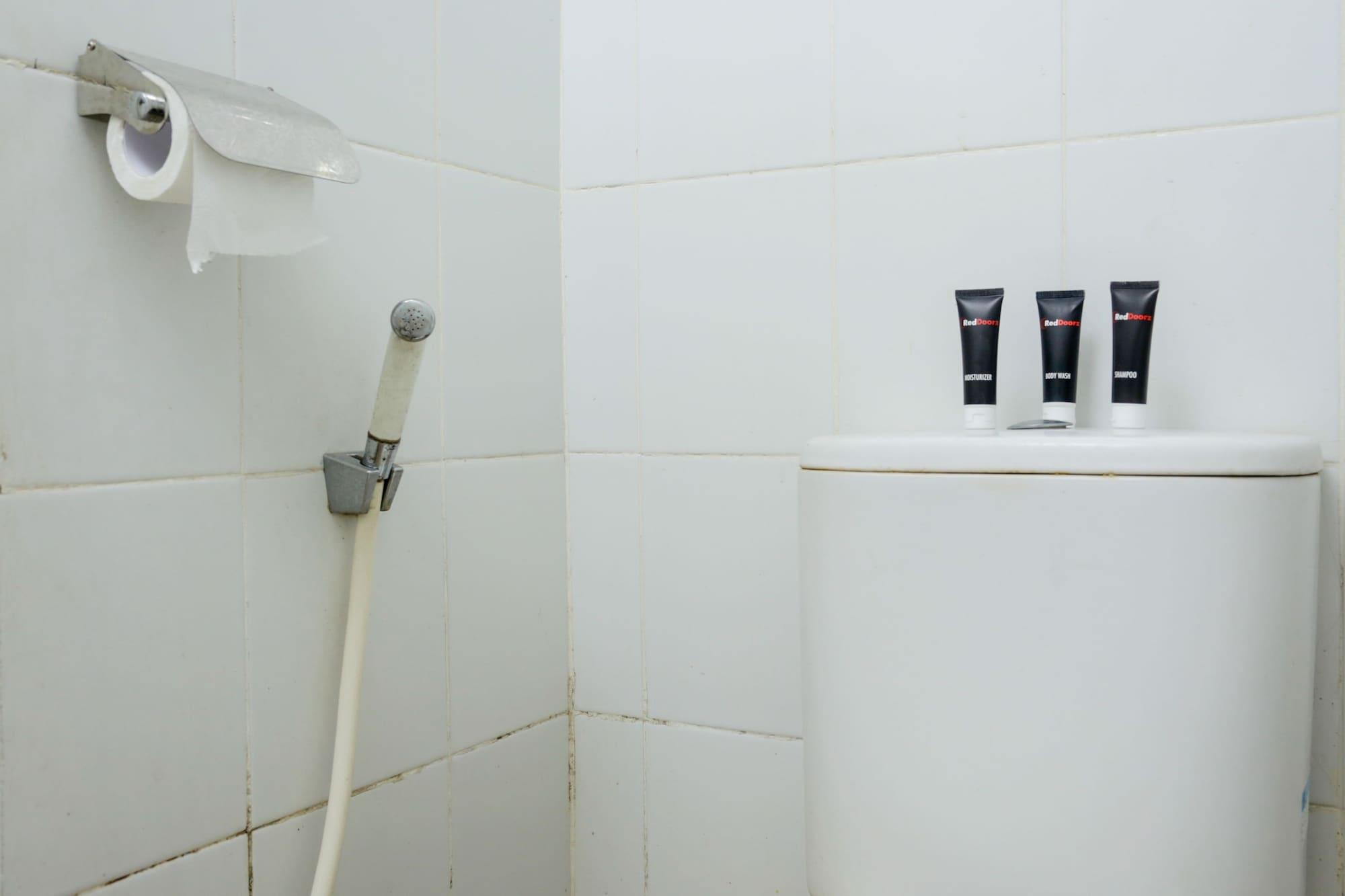 Redliving Apartemen The Suites Metro - Mary Tower E บันดุง ภายนอก รูปภาพ